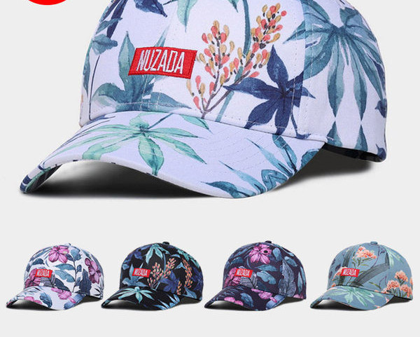 Ανδρικό καπέλο με γείσο με κεντημένη επιγραφή και φλοράλ μοτίβα