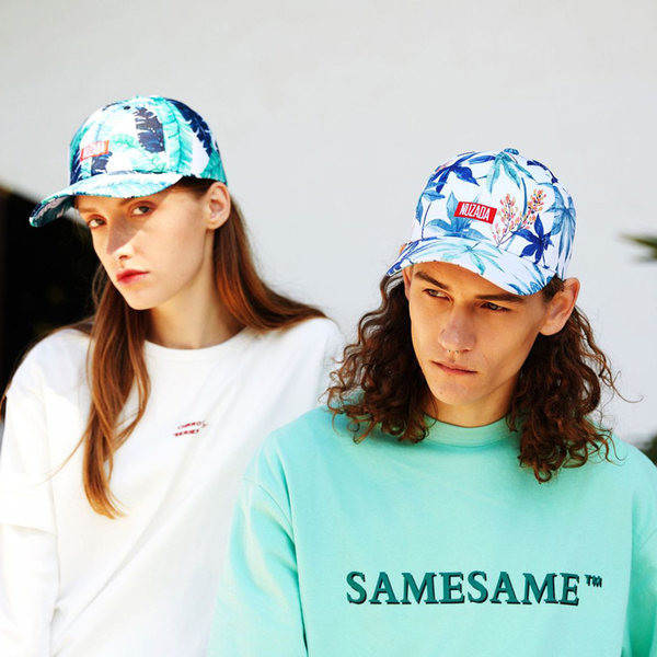 Ανδρικό καπέλο με γείσο με κεντημένη επιγραφή και φλοράλ μοτίβα