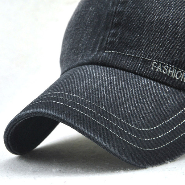 Tikitud pealdisega visiiriga teksamüts meestele