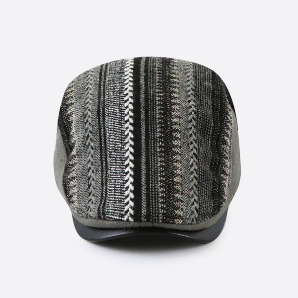 Μοντέρνο ανδρικό καπέλο με αγκράφα