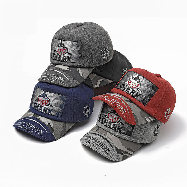 Υφασμάτινο καπέλο με γείσο με χρωματιστό κέντημα