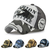 Ανδρικό καπέλο με κεντητή επιγραφή και γείσο