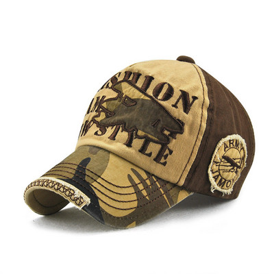 Ανδρικό καπέλο με κεντητή επιγραφή και γείσο