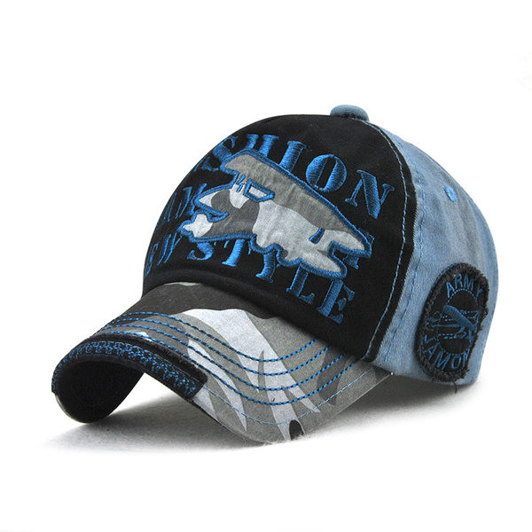 Ανδρικό καπέλο με κεντητή επιγραφή και γείσο