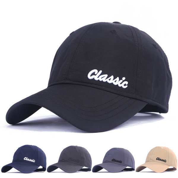 Vyriška kepurė su užrašu ir skydeliu – kelių spalvų