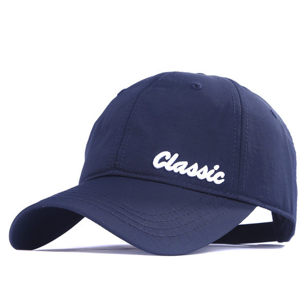 Vyriška kepurė su užrašu ir skydeliu – kelių spalvų