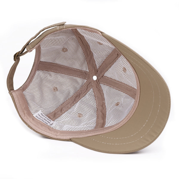 Ανδρικό καπέλο με γείσο - απλό μοντέλο