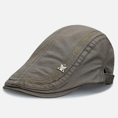 Ανδρικό καπέλο με μεταλλική διακόσμηση