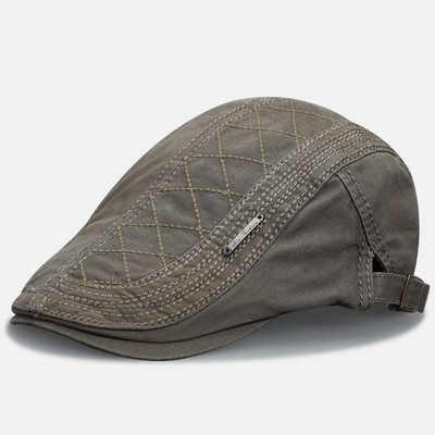 Ανδρικό καπέλο με μεταλλική διακόσμηση