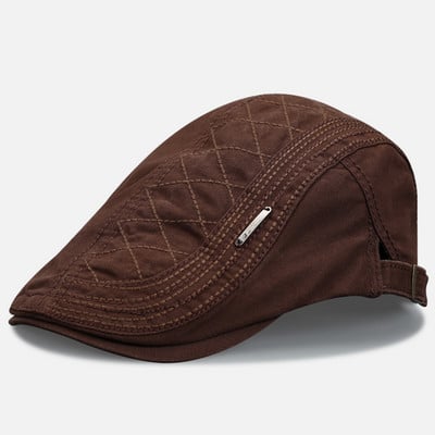 Ανδρικό καπέλο με μεταλλική διακόσμηση