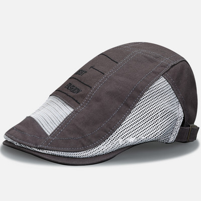 Ανδρικό καπέλο με μεταλλική διακόσμηση