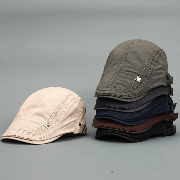 Ανδρικό καπέλο με μεταλλική διακόσμηση