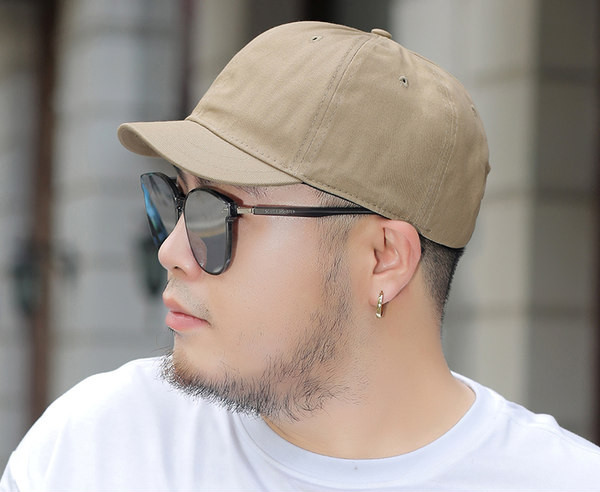 Ανδρικό καπέλο σε τέσσερα χρώματα