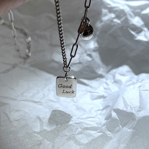 Ženska ogrlica sa privjeskom