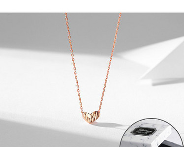 Γυναικείο κολιέ με διακόσμηση καρδιά