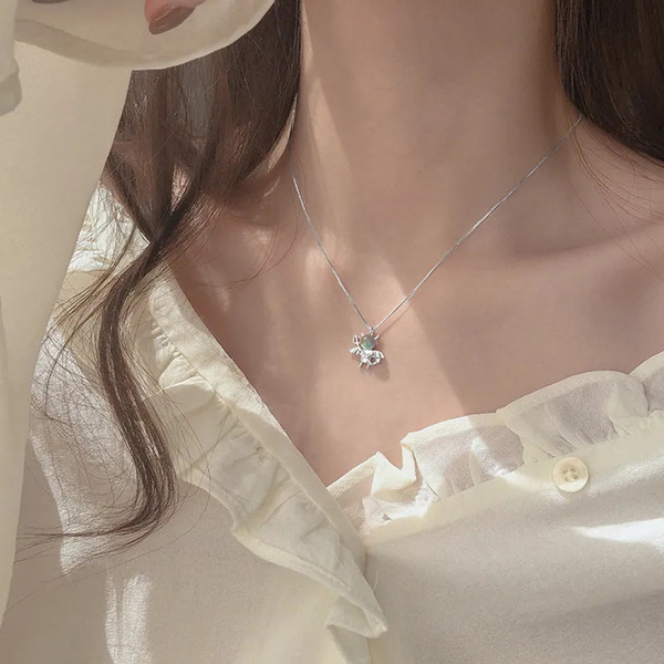 Elegantna ogrlica s privjeskom