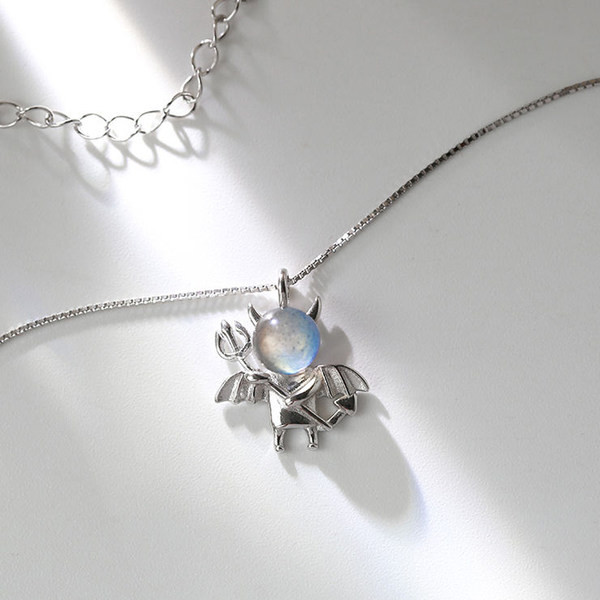 Elegantna ogrlica s privjeskom