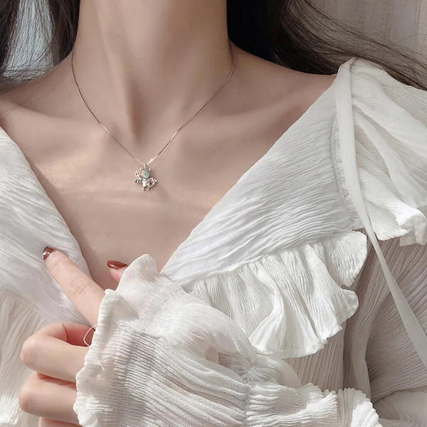 Elegantna ogrlica s privjeskom