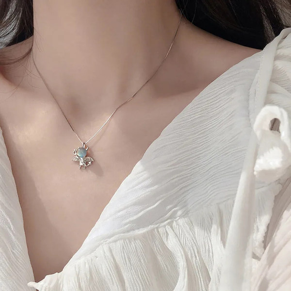 Elegantna ogrlica s privjeskom