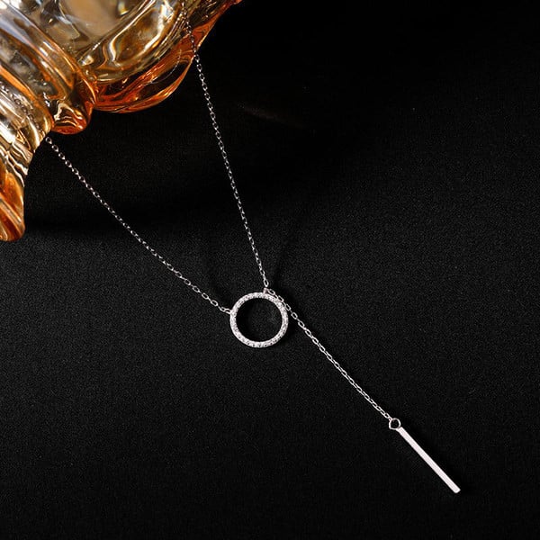 Μοντέρνο γυναικείο κολιέ με διακοσμητικές πέτρες