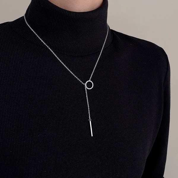 Μοντέρνο γυναικείο κολιέ με διακοσμητικές πέτρες