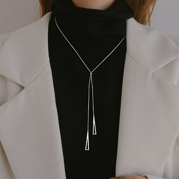 Ženska ogrlica sa privjescima - u dvije boje