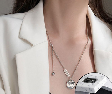 Naiste kaelakee ripatsi ja pealdisega - kaks värvi