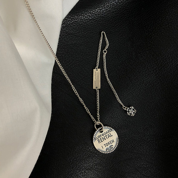 Naiste kaelakee ripatsi ja pealdisega - kaks värvi