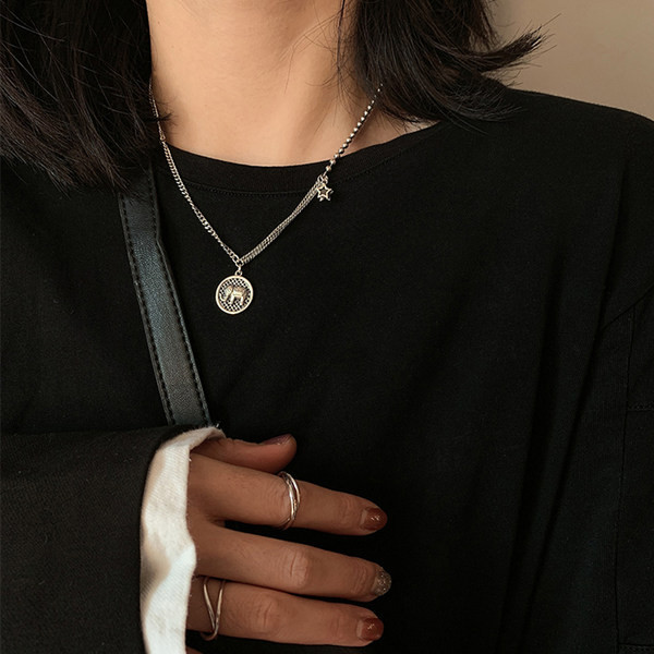 Ženska ogrlica srebrne boje - dva modela