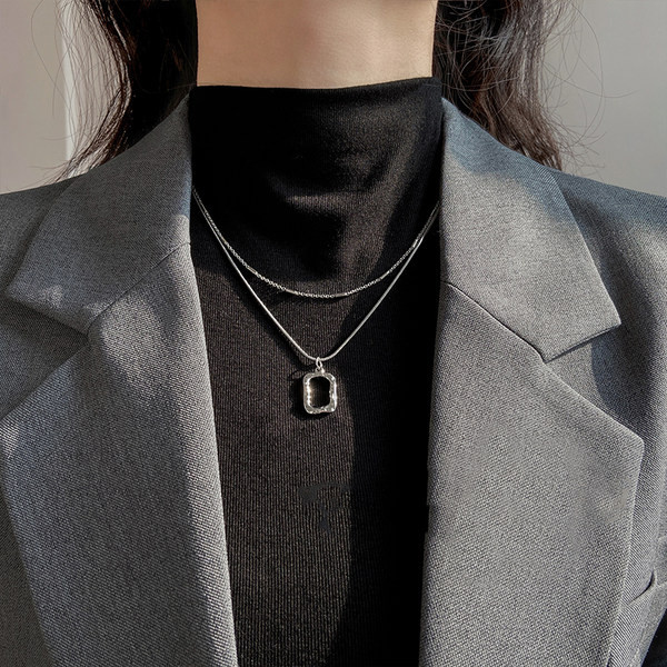 Νέο μοντέλο κολιέ με μενταγιόν σε δύο χρώματα