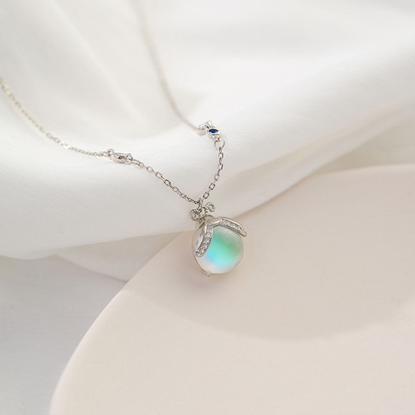 Moodne naiste kett kiviripatsiga