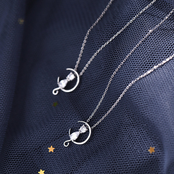 Γυναικείο κολιέ με μενταγιόν σε ασημί χρώμα