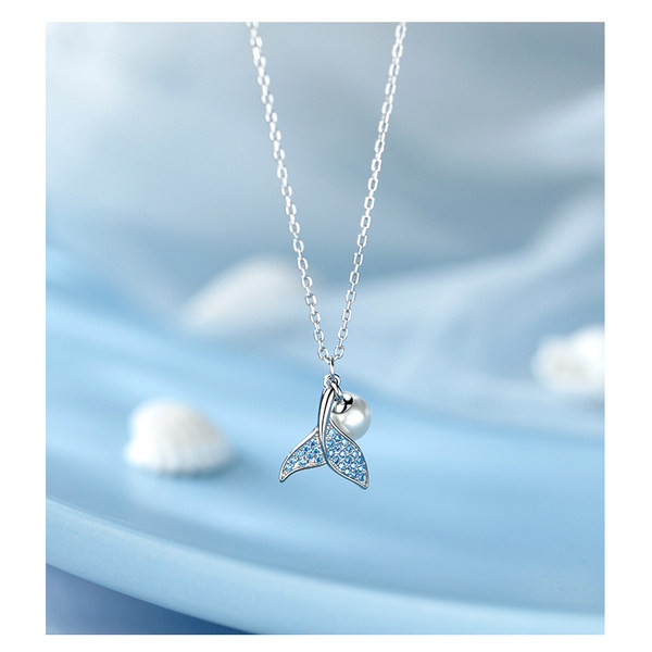 Ženska ogrlica s privjeskom i biserom