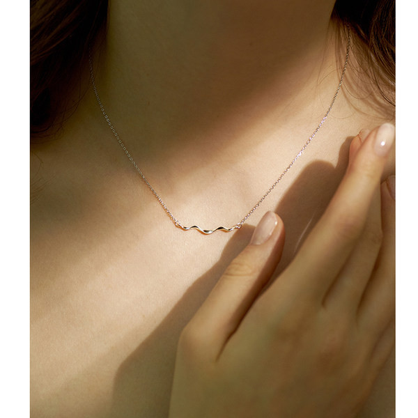 Tanki lančić u srebrnoj i zlatnoj boji