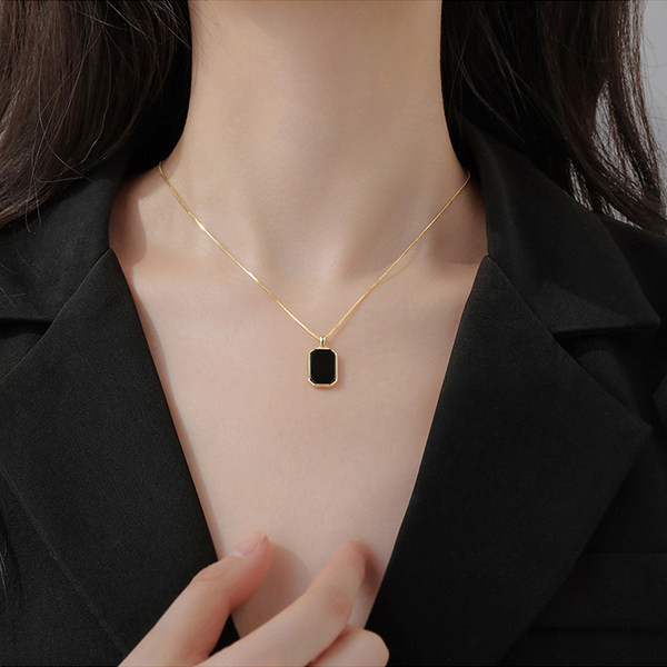 Μοντέρνα γυναικεία αλυσίδα με πέτρινο μενταγιόν - ασημί και χρυσό χρώμα