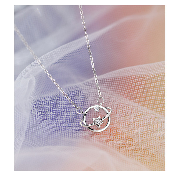 Κομψό γυναικείο κολιέ σε ασημί χρώμα