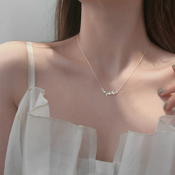 Γυναικείο ντελικάτο κολιέ με διακοσμητικές πέτρες