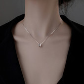 Γυναικεία λεπτή αλυσίδα με μενταγιόν και διακοσμητικές πέτρες