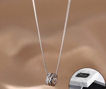 Γυναικεία λεπτή αλυσίδα με μενταγιόν και διακοσμητικές πέτρες