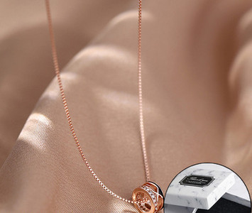 Γυναικεία λεπτή αλυσίδα με μενταγιόν και διακοσμητικές πέτρες