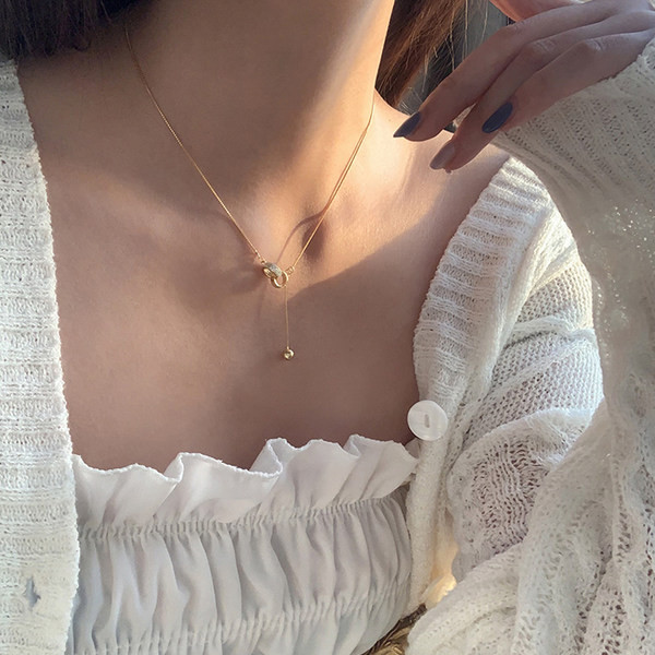 Μοντέρνα γυναικεία αλυσίδα σε ασημί και χρυσό χρώμα