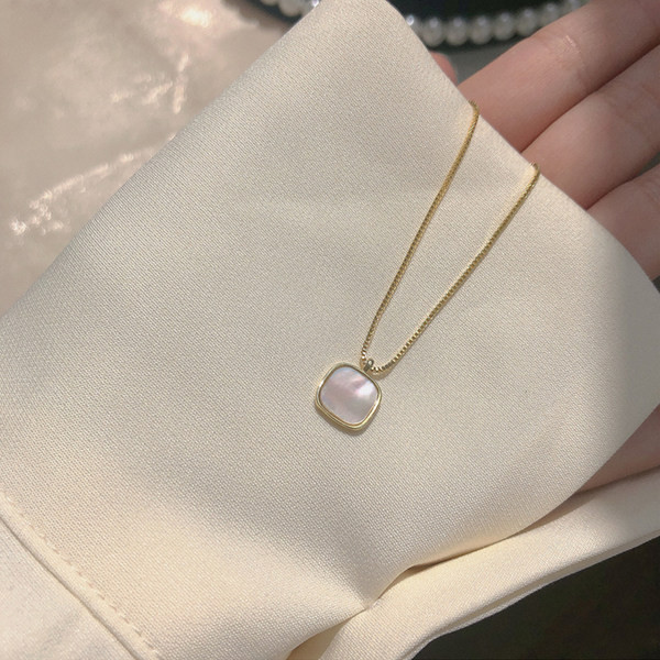 Õhuke kuldkett ripatsiga