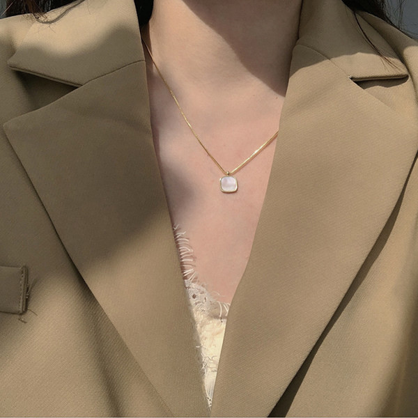 Õhuke kuldkett ripatsiga