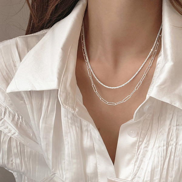 Γυναικείο κολιέ σε ασημί χρώμα - δύο μοντέλα