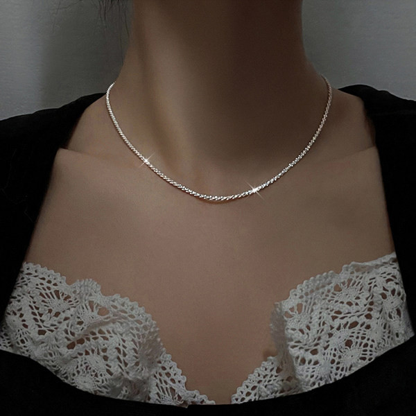 Γυναικείο κολιέ σε ασημί χρώμα - δύο μοντέλα