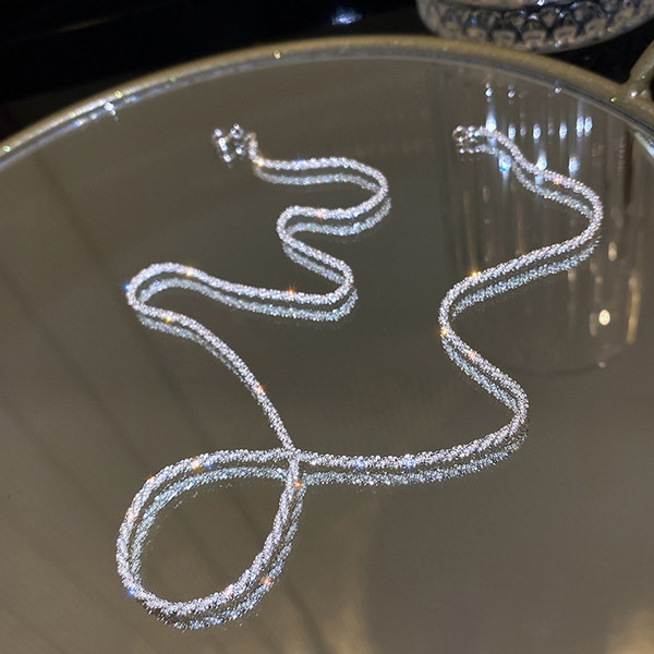 Γυναικείο κολιέ σε ασημί χρώμα - δύο μοντέλα