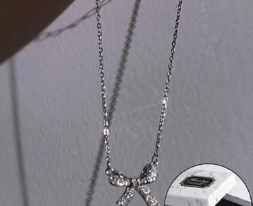 Γυναικείο ντελικάτο κολιέ με κορδέλα και διακοσμητικές πέτρες