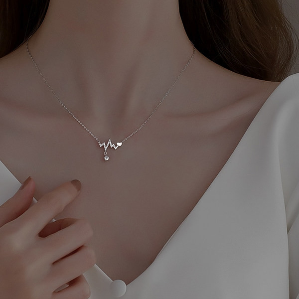 Hõbedast kett ripatsiga