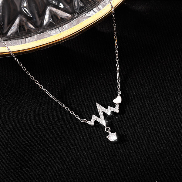 Hõbedast kett ripatsiga