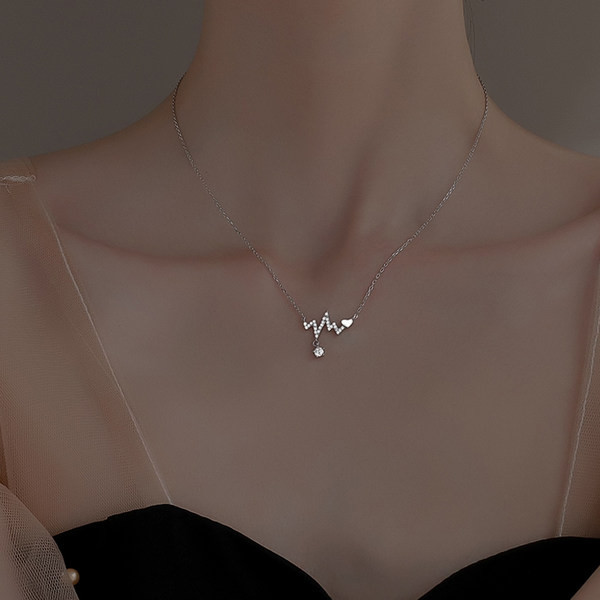 Hõbedast kett ripatsiga